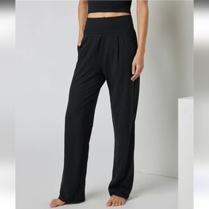 Vuori Lux At Ease Straight Lightweight Soft High Waist Pocket Pants NWOT